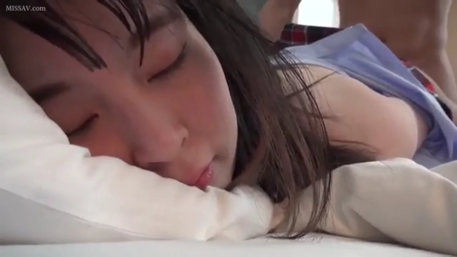 性交 · 脸部特写 · 卧室 · 销魂 · 枕头 · 趴卧 · JK制服 · 长发