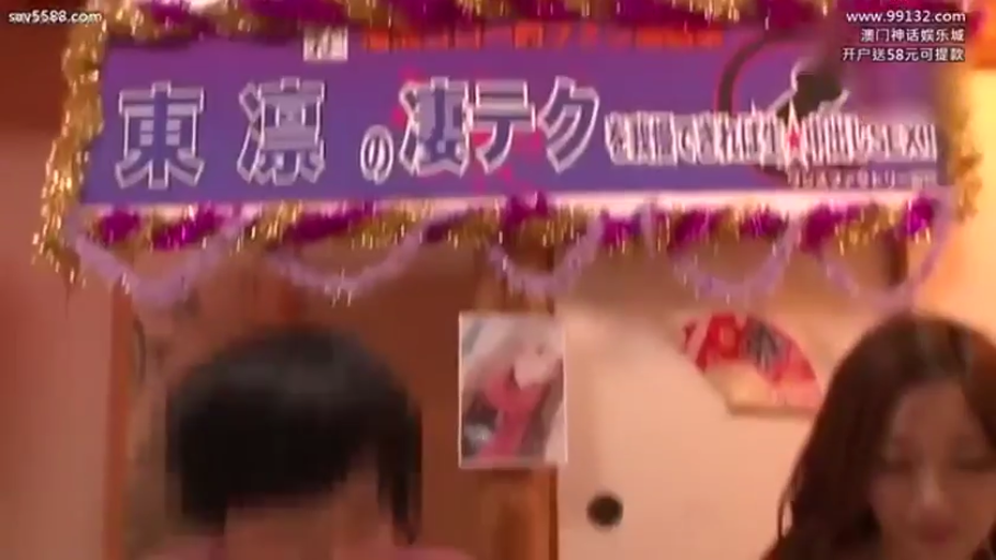 室内 · 坐姿 · 中景 · 自然 · 谈话 · 常服 · 横幅 · 日本