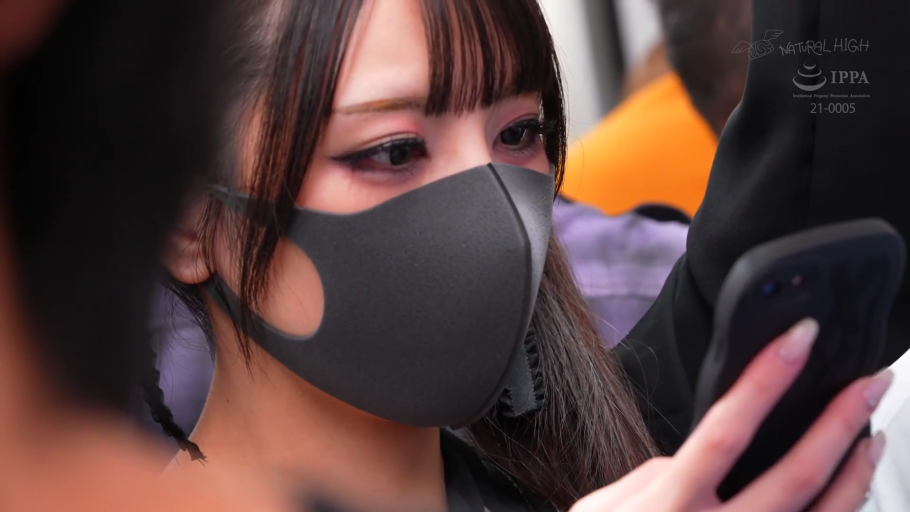 公共交通 · 若有所思 · 眼睛特写 · 黒いマスク · 画质清晰 · 黑色口罩