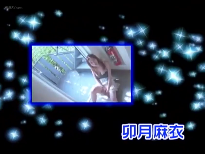 投入 · 吊带上衣 · 户外背景 · 身体中景 · 阳台 · 自慰