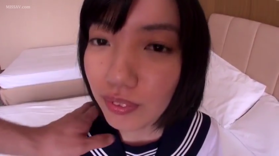 略显困惑 · 酒店卧室 · 日式学生制服 · 女性面部特写