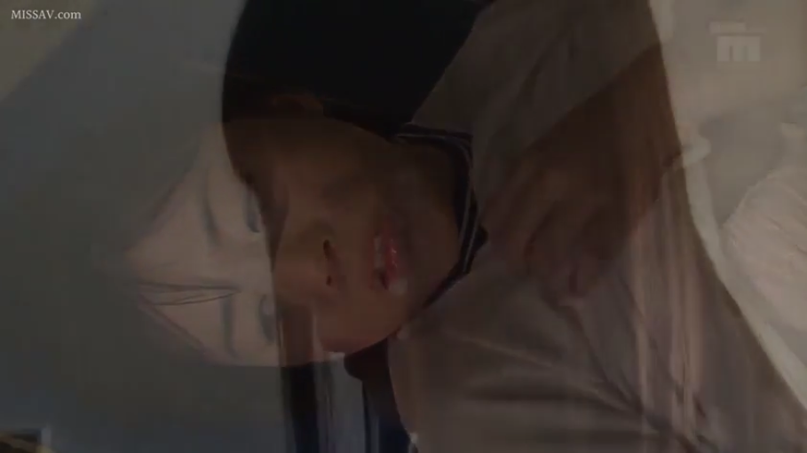 室内 · 顔部のクローズアップ · 仰臥 · 休闲服