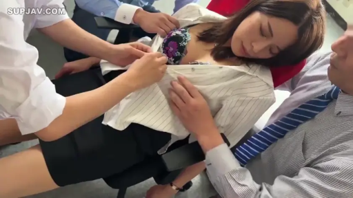 解扣动作特写 · 办公室 · 顺从 · 白色条纹衬衫