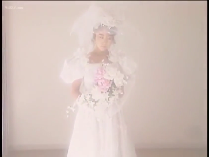 冷静 · 上半身特写 · Studio · Bouquet · 头纱 · 光线朦胧