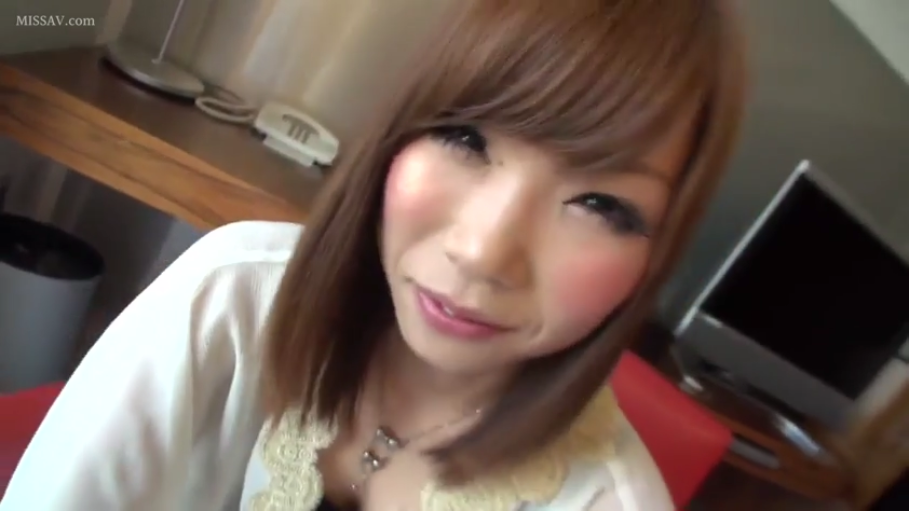 室内 · 脸部特写 · 白色蕾丝上衣