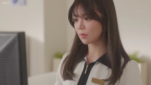 坐姿 · 脸部特写 · 办公室 · 职业装 · 工作