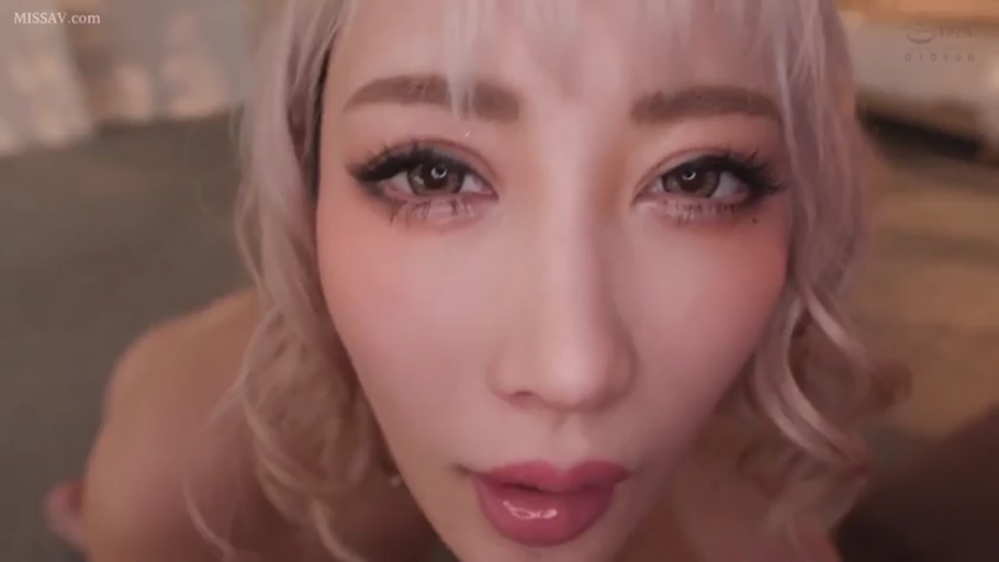 室内 · 俯身 · 脸部特写 · 全裸 · 诱惑 · 金发 · 挑逗