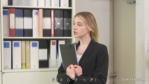 办公室 · 站立 · 自然 · 半身 · 职业装 · 文件夹 · 侧望 · 欧美