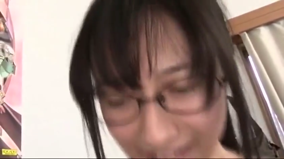 室内 · 眼镜 · 沉醉 · 面部特写 · 裸露上身 · 性交中
