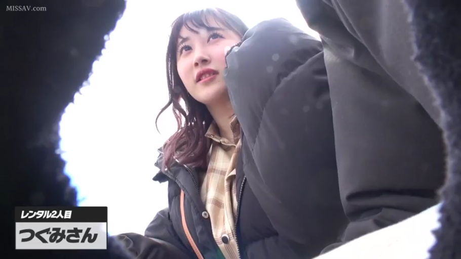 面部 · 俯身 · 对视 · 户外 · 期待 · 羽绒服