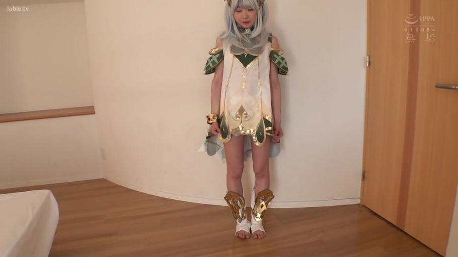 室内 · 全身 · 站姿 · 角色扮演服