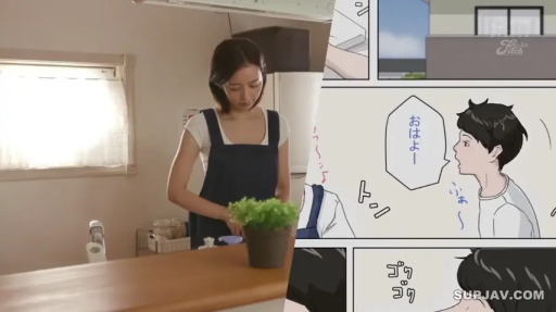 平静 · 围裙 · 厨房 · 深蓝色围裙 · 女子上半身特写 · 画面左右分屏