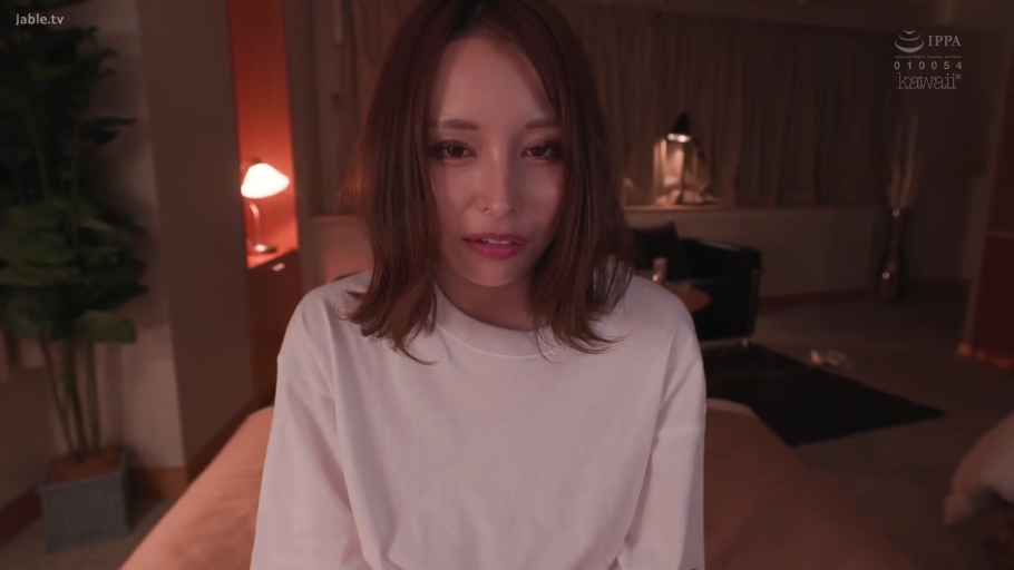 座り姿勢 · 一人称視点 · 脚 · 床上 · 抚摸 · T恤短裤