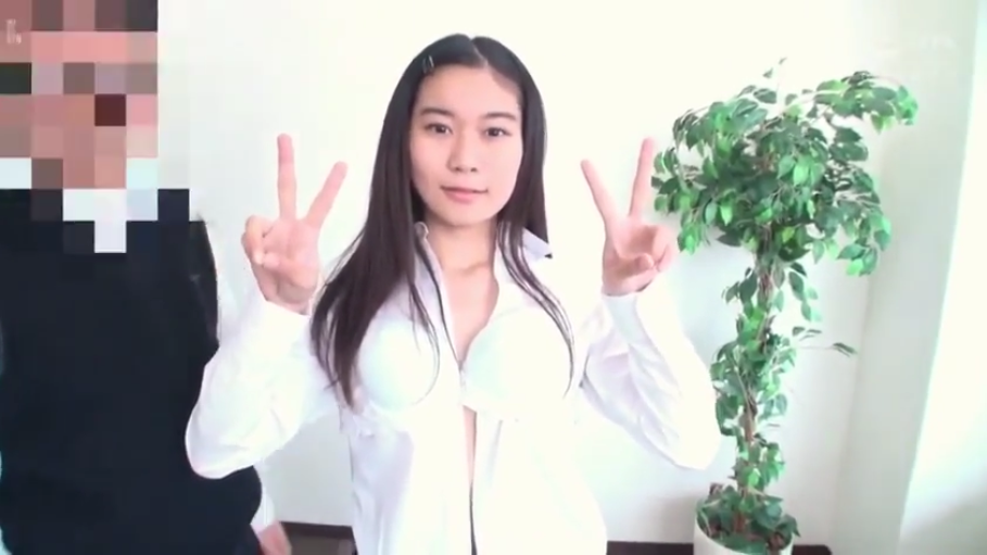室内 · 自然 · 白色内衣 · 头部及上半身特写