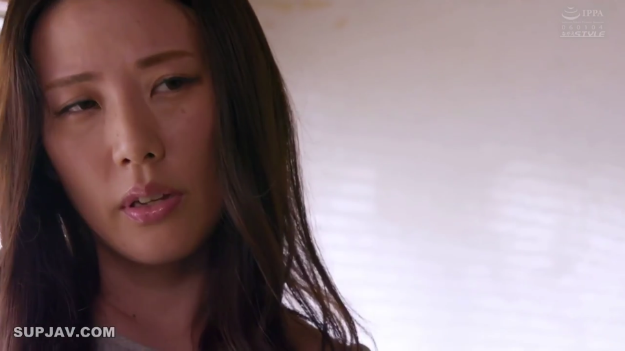 室内 · 脸部特写 · 灰色上衣