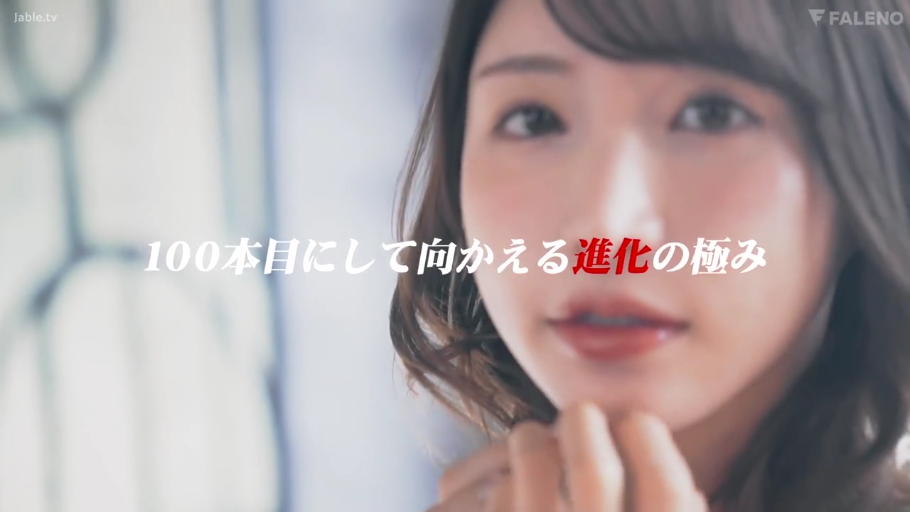 室内 · 脸部特写 · 注视 · 常服 · 温柔 · 托腮 · 日语字幕