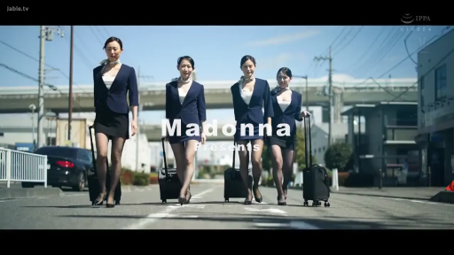 全身 · 户外街道 · 空姐制服