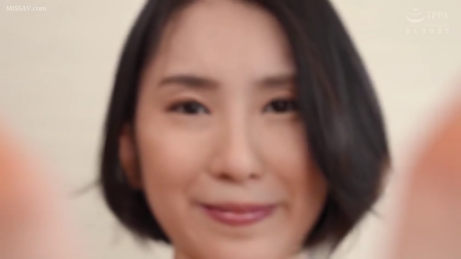 室内 · 微笑 · 面部特写 · 无 · 无 · 无 · 不可见