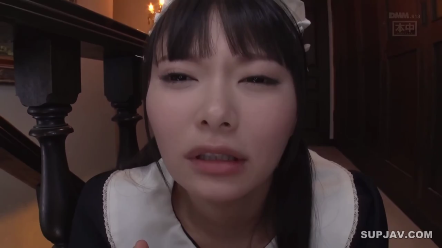 脸部特写 · 半睁眼 · 女仆装 · 女仆头饰 · 室内楼梯旁