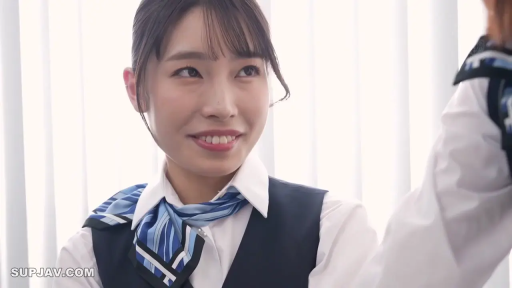 微笑 · 办公室 · 深蓝色马甲 · 面部特写
