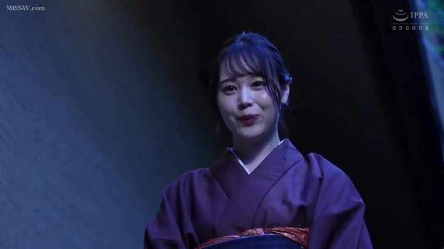 室内 · 上半身特写 · 微笑 · 紫色和服