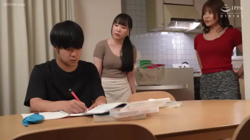 注视 · 餐厅 · 右侧女性穿红色短袖上衣和灰色紧身裙 · 人物半身中景