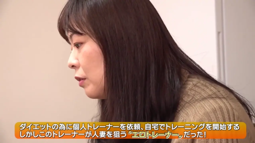 室内 · 严肃 · 沉思 · 针织衫 · 侧坐 · 侧脸特写 · 人妻