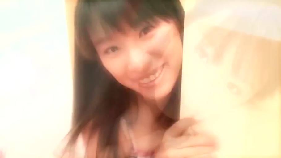 室内 · 脸部特写 · 开心的笑容 · 便装 · 书 · 柔光滤镜