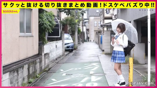 站立 · 平静 · 街道 · 看手机 · JK制服 · 雨伞 · 暗色调