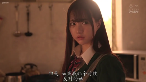 警惕 · 脸部特写 · 绿色制服外套 · 厨房