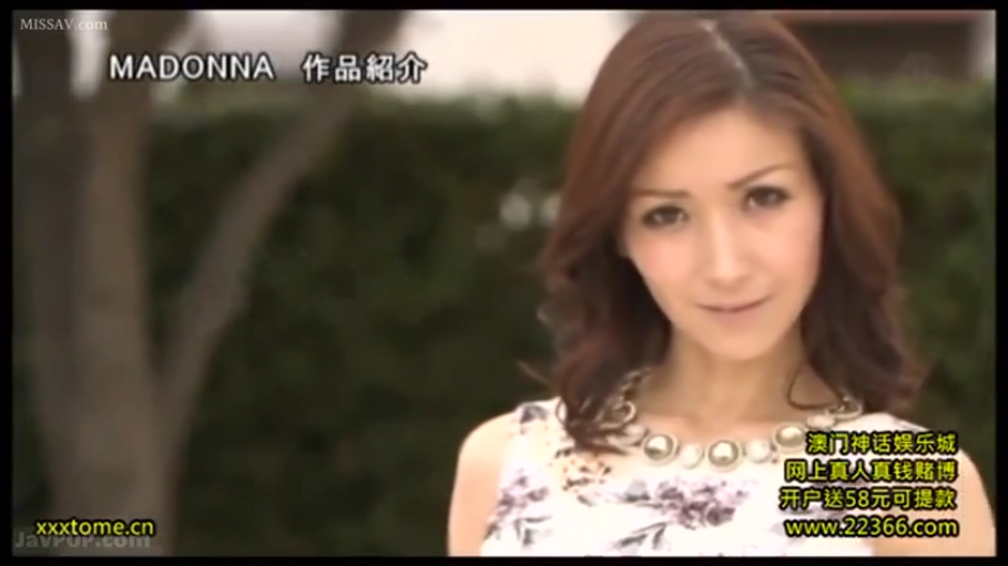 中景 · 微笑 · 注视 · 户外 · 碎花连衣裙 · 正面站姿