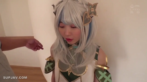 室内 · 上半身特写 · 靠墙站立 · Cosplay服