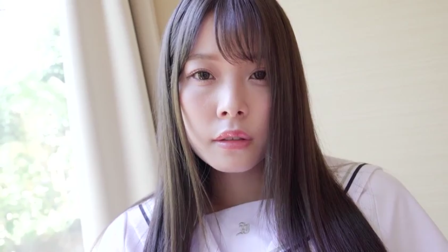 室内 · 脸部特写 · 凝视 · 水手服 · 黑长直 · 迷茫 · 正面对镜