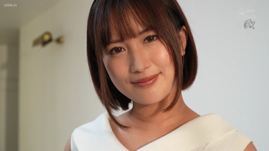 室内 · 脸部特写 · 诱惑 · 白色上衣