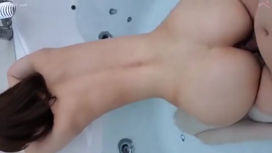 全裸 · 浴缸 · 后入式 · 后背特写 · 无衣物遮挡 · 无法看到面部