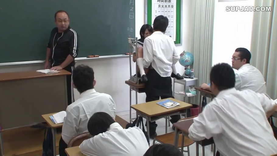 教室 · 剧情向 · 全景 · 书本 · 运动服 · 娇喘 · 站立抱姿 · 教室性行为