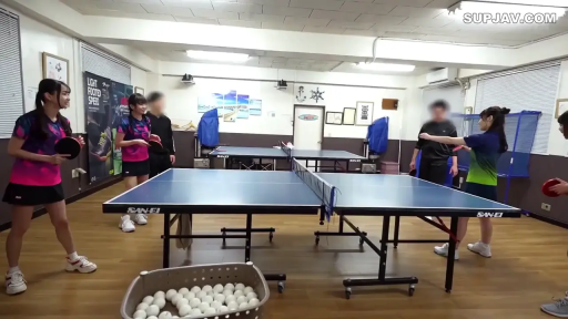集中 · 站姿 · 全景 · 多人 · 運動服 · 运动 · 卓球室 · 乒乓球桌