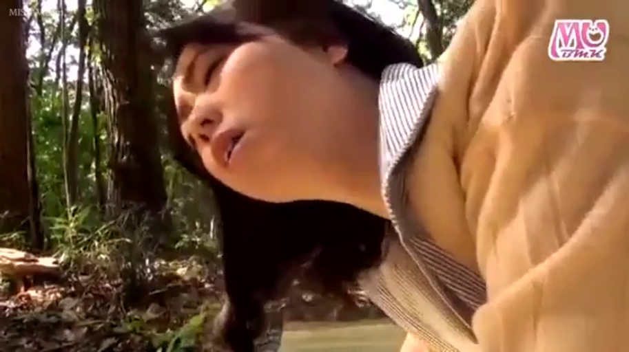 沉浸 · 浅色针织衫 · 后入 · 森林 · 脸部表情特写
