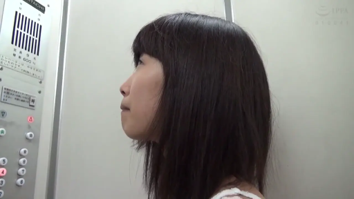 平静 · 背心 · 侧脸 · 电梯 · 等待 · 素人感 · 侧立 · 电梯面板