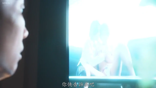 室内 · 坐姿 · JK制服 · 侧脸特写