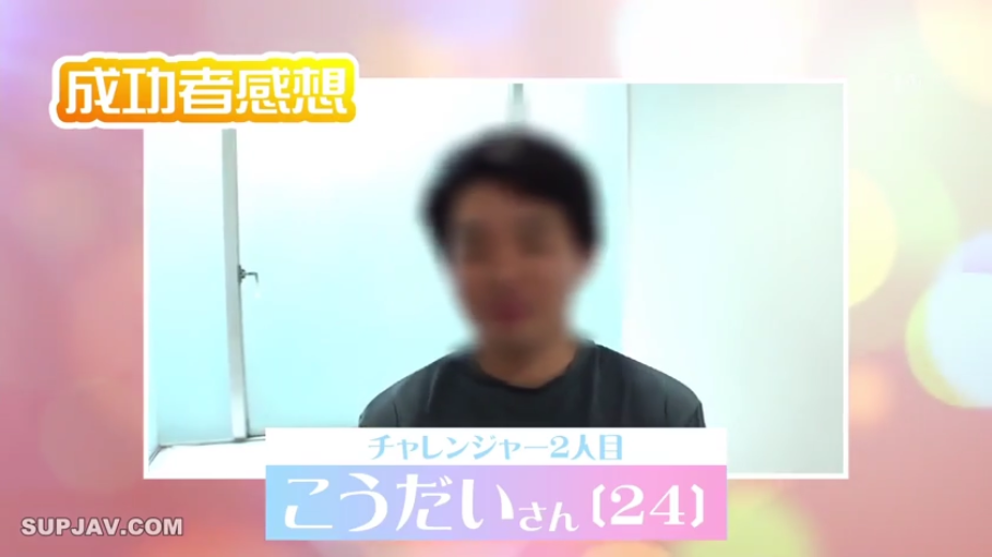 日语字幕标注 · 室内访谈背景 · 灰色圆领短袖T恤 · 男性面部打码特写 · 面部模糊无法分辨表情