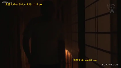 T恤 · 画面昏暗 · 室内走廊