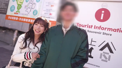 半身 · 街道 · 依偎 · 白色针织开衫