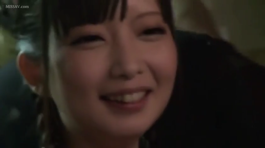 室内 · 微笑 · 面部特写 · 交流 · 正面 · 黑色上衣 · 亚洲女性