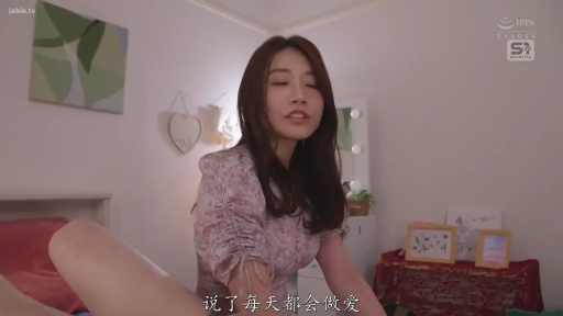 Close-up of the face · Bedroom · Floral print dress · 略带诱惑 · 床头装饰