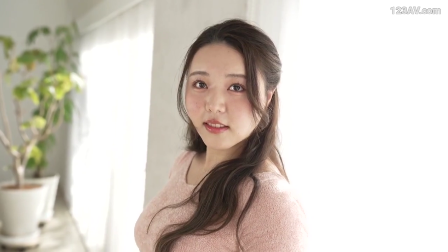 窗边 · 上半身特写 · 注视 · 粉色针织上衣