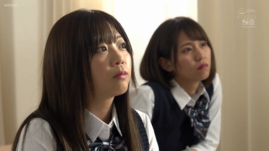 室内 · 坐姿 · 面部 · 凝视 · 认真 · JK制服 · 日本AV