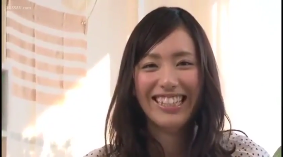 室内 · 笑容特写 · 开心 · 波点上衣