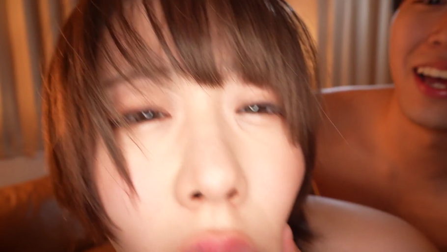 卧室 · 兴奋 · 裸体 · 亲吻 · 男方部分侧脸