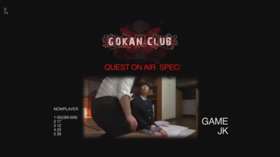 榻榻米风格房间 · 男子身穿白衬衫和深色西裤 · 视频菜单界面 · 女性看起来有些紧张或顺从